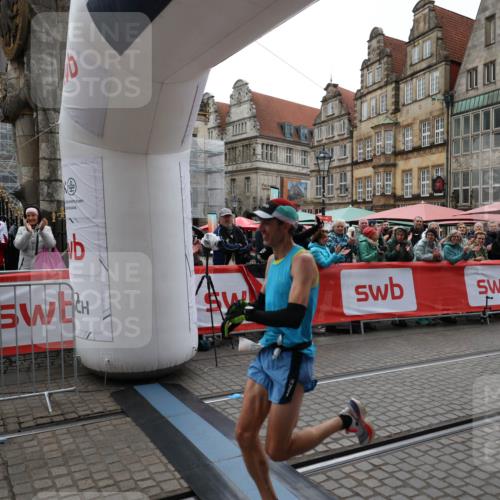 05.10.2025 - 20. swb-Marathon Bremen Yannick Fuchs http://msf.ph/oto/9272736 05.10.2025 12:19:17 Ziel 2049 meine-sportfotos.de