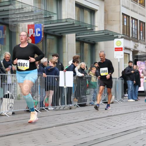 05.10.2025 - 20. swb-Marathon Bremen Strokosch-Dieckow http://msf.ph/oto/9272737 05.10.2025 11:10:30 Ziel 9446, 9572, 9804, 9984, 10399, 10415, 10665, 10861, 10962, 11157, 11161, 11240, 11318, 11544, 11560, 9446, 9572, 9804, 9984, 10399, 10415, 10665, 10861, 10962, 11157, 11161, 11240, 11318, 11544, 11560 meine-sportfotos.de