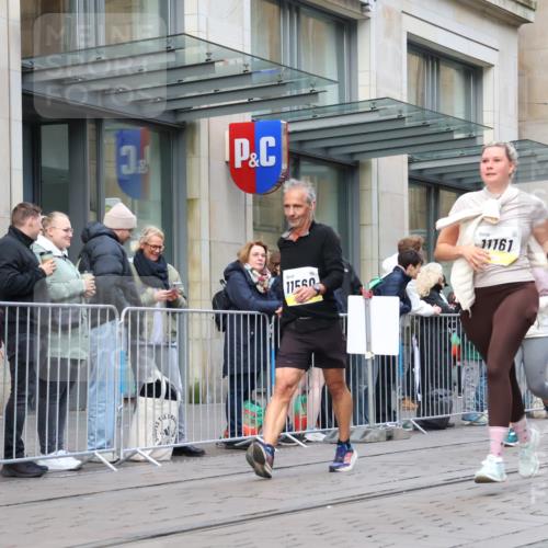 05.10.2025 - 20. swb-Marathon Bremen Strokosch-Dieckow http://msf.ph/oto/9272747 05.10.2025 11:10:32 Ziel 9446, 9572, 9804, 9984, 10399, 10415, 10665, 10861, 10962, 11157, 11161, 11318, 11395, 11544, 11560, 9446, 9572, 9804, 9984, 10399, 10415, 10665, 10861, 10962, 11157, 11161, 11318, 11395, 11544, 11560 meine-sportfotos.de