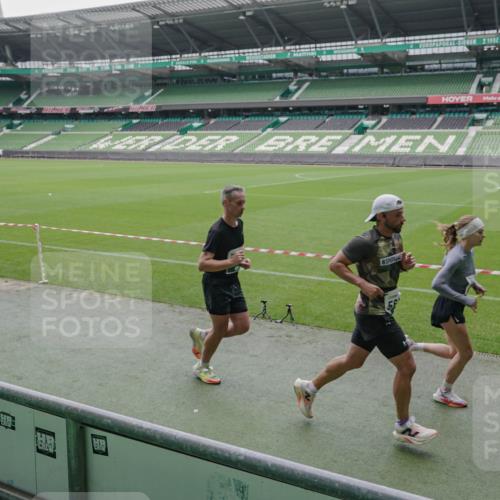 05.10.2025 - 20. swb-Marathon Bremen Michael Burmester http://msf.ph/oto/9272749 05.10.2025 12:47:21 Laufen im Stadion 223, 265, 344, 346, 391, 442, 502, 505, 545, 609, 656, 770, 818, 862, 1205, 1521, 1635, 2472, 2482, 2613, 2872, 2939, 3061, 4215, 4255, 4291, 4313, 4848, 4966, 4988, 5656, 5831, 6295, 7070, 7170, 7176, 7583, 8013, 891, 1246, 2276, 2585, 3054, 3084, 3381, 4758, 7675 meine-sportfotos.de
