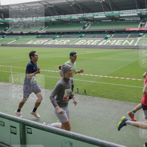 05.10.2025 - 20. swb-Marathon Bremen Michael Burmester http://msf.ph/oto/9272782 05.10.2025 12:47:25 Laufen im Stadion 223, 265, 344, 346, 391, 442, 502, 505, 545, 564, 609, 656, 770, 818, 862, 1205, 1521, 1635, 2472, 2482, 2613, 2656, 2872, 2939, 3061, 4215, 4255, 4291, 4313, 4848, 4966, 4988, 5656, 5831, 6295, 7070, 7170, 7176, 7492, 7583, 8013, 609, 891, 1246, 3054, 3084, 4758 meine-sportfotos.de
