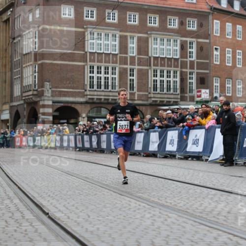 05.10.2025 - 20. swb-Marathon Bremen Yannick Fuchs http://msf.ph/oto/9272784 05.10.2025 12:20:29 Ziel  meine-sportfotos.de