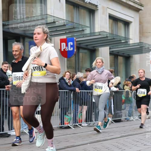 05.10.2025 - 20. swb-Marathon Bremen Strokosch-Dieckow http://msf.ph/oto/9272787 05.10.2025 11:10:33 Ziel 9572, 9804, 9984, 10399, 10415, 10665, 10861, 10962, 11157, 11161, 11318, 11395, 11544, 11560, 9572, 9804, 9984, 10399, 10415, 10665, 10861, 10962, 11157, 11161, 11318, 11395, 11544, 11560 meine-sportfotos.de