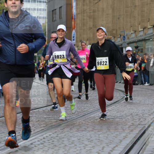 05.10.2025 - 20. swb-Marathon Bremen Strokosch-Dieckow http://msf.ph/oto/9272796 05.10.2025 11:11:08 Ziel 8865, 9245, 9264, 9273, 9664, 9822, 9823, 9836, 9837, 9948, 10614, 11158, 11257, 11580 meine-sportfotos.de