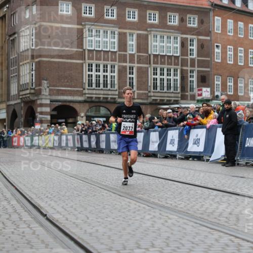 05.10.2025 - 20. swb-Marathon Bremen Yannick Fuchs http://msf.ph/oto/9272798 05.10.2025 12:20:29 Ziel  meine-sportfotos.de
