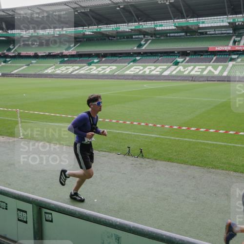 05.10.2025 - 20. swb-Marathon Bremen Michael Burmester http://msf.ph/oto/9272837 05.10.2025 12:47:31 Laufen im Stadion 223, 265, 344, 346, 391, 442, 502, 505, 545, 564, 656, 770, 818, 862, 1205, 1635, 1642, 1646, 2472, 2482, 2613, 2656, 2872, 2939, 3061, 4215, 4255, 4291, 4313, 4966, 4988, 5656, 5831, 6295, 6804, 7070, 7170, 7176, 7492, 8013, 609, 891, 1246, 1521, 3054, 3084, 4758, 4848, 7583 meine-sportfotos.de