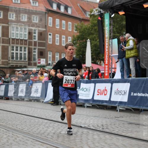 05.10.2025 - 20. swb-Marathon Bremen Yannick Fuchs http://msf.ph/oto/9272841 05.10.2025 12:20:31 Ziel 2037 meine-sportfotos.de