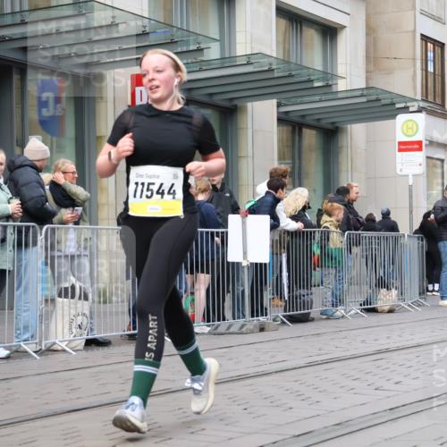 05.10.2025 - 20. swb-Marathon Bremen Strokosch-Dieckow http://msf.ph/oto/9272846 05.10.2025 11:10:35 Ziel 9572, 9664, 9804, 9948, 9984, 10399, 10415, 10861, 10962, 11157, 11161, 11257, 11318, 11395, 11544, 11560, 9572, 9664, 9804, 9948, 9984, 10399, 10415, 10861, 10962, 11157, 11161, 11257, 11318, 11395, 11544, 11560 meine-sportfotos.de