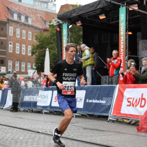 05.10.2025 - 20. swb-Marathon Bremen Yannick Fuchs http://msf.ph/oto/9272856 05.10.2025 12:20:31 Ziel 2037 meine-sportfotos.de