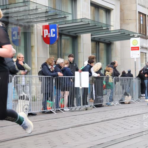 05.10.2025 - 20. swb-Marathon Bremen Strokosch-Dieckow http://msf.ph/oto/9272859 05.10.2025 11:10:36 Ziel 9664, 9804, 9948, 9984, 10399, 10415, 10861, 10962, 11157, 11161, 11257, 11318, 11395, 11544, 11560, 9664, 9804, 9948, 9984, 10399, 10415, 10861, 10962, 11157, 11161, 11257, 11318, 11395, 11544, 11560 meine-sportfotos.de