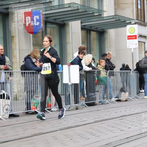 05.10.2025 - 20. swb-Marathon Bremen Strokosch-Dieckow http://msf.ph/oto/9272868 05.10.2025 11:10:39 Ziel 8865, 9245, 9664, 9822, 9823, 9836, 9837, 9948, 9984, 10399, 10415, 10861, 11161, 11257, 11318, 11395, 11544, 11560, 8865, 9245, 9664, 9822, 9823, 9836, 9837, 9948, 9984, 10399, 10415, 10861, 11161, 11257, 11318, 11395, 11544, 11560 meine-sportfotos.de