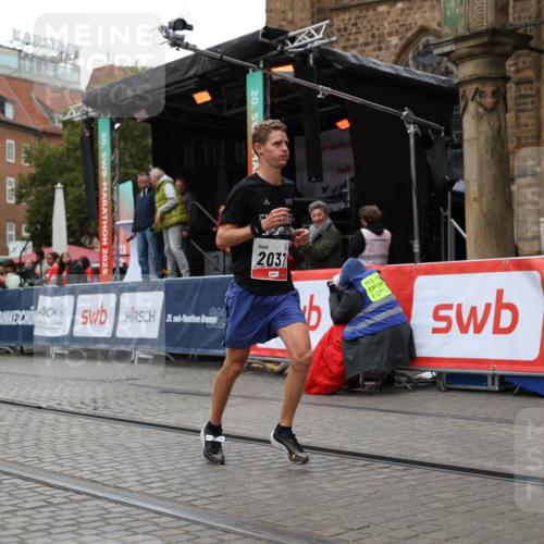 05.10.2025 - 20. swb-Marathon Bremen Yannick Fuchs http://msf.ph/oto/9272879 05.10.2025 12:20:31 Ziel 2037 meine-sportfotos.de