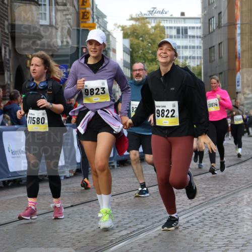 05.10.2025 - 20. swb-Marathon Bremen Strokosch-Dieckow http://msf.ph/oto/9272888 05.10.2025 11:11:10 Ziel 8865, 9245, 9264, 9273, 9479, 9664, 9822, 9823, 9836, 9837, 9948, 10183, 10614, 11158, 11257, 11568, 11578, 11580 meine-sportfotos.de