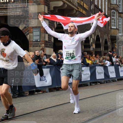 05.10.2025 - 20. swb-Marathon Bremen Strokosch-Dieckow http://msf.ph/oto/9272889 05.10.2025 13:03:02 Ziel 45, 2036, 2141, 2939, 3197, 4629, 7675 meine-sportfotos.de