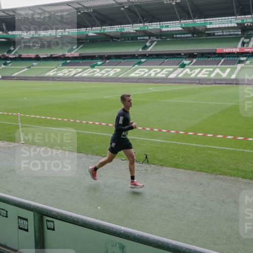 05.10.2025 - 20. swb-Marathon Bremen Michael Burmester http://msf.ph/oto/9272900 05.10.2025 12:47:39 Laufen im Stadion 223, 265, 344, 346, 391, 442, 505, 564, 656, 770, 1205, 1526, 1635, 1642, 1646, 2360, 2472, 2482, 2613, 2656, 2872, 2939, 3061, 4215, 4255, 4291, 4313, 4966, 4988, 5656, 5831, 6295, 6804, 7070, 7170, 7176, 7492, 7900, 8013, 502, 545, 609, 818, 862, 1521, 4848, 7583 meine-sportfotos.de