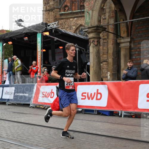 05.10.2025 - 20. swb-Marathon Bremen Yannick Fuchs http://msf.ph/oto/9272902 05.10.2025 12:20:32 Ziel 2037 meine-sportfotos.de