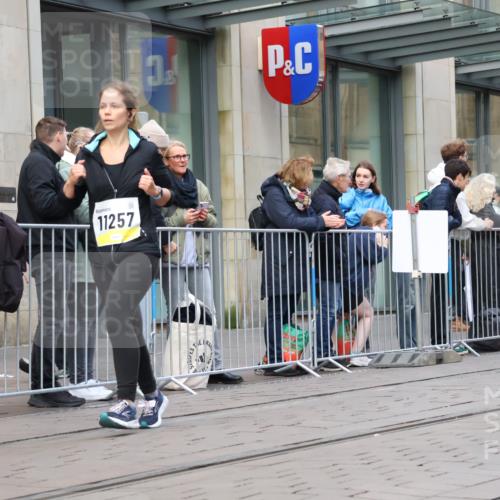 05.10.2025 - 20. swb-Marathon Bremen Strokosch-Dieckow http://msf.ph/oto/9272909 05.10.2025 11:10:40 Ziel 8865, 9245, 9664, 9822, 9823, 9836, 9837, 9948, 9984, 10399, 10415, 10861, 11161, 11257, 11318, 11395, 11544, 11560, 11580, 8865, 9245, 9664, 9822, 9823, 9836, 9837, 9948, 9984, 10399, 10415, 10861, 11161, 11257, 11318, 11395, 11544, 11560, 11580 meine-sportfotos.de