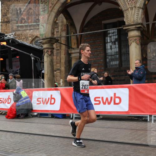 05.10.2025 - 20. swb-Marathon Bremen Yannick Fuchs http://msf.ph/oto/9272930 05.10.2025 12:20:32 Ziel 2037 meine-sportfotos.de