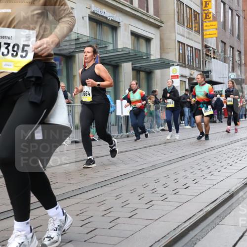 05.10.2025 - 20. swb-Marathon Bremen Strokosch-Dieckow http://msf.ph/oto/9272938 05.10.2025 11:10:43 Ziel 8865, 9245, 9264, 9273, 9664, 9822, 9823, 9836, 9837, 9948, 9984, 10399, 10415, 10614, 11158, 11257, 11318, 11395, 11544, 11560, 11580, 8865, 9245, 9264, 9273, 9664, 9822, 9823, 9836, 9837, 9948, 9984, 10399, 10415, 10614, 11158, 11257, 11318, 11395, 11544, 11560, 11580 meine-sportfotos.de