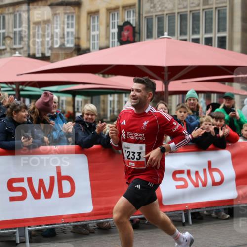 05.10.2025 - 20. swb-Marathon Bremen Yannick Fuchs http://msf.ph/oto/9272942 05.10.2025 12:21:04 Ziel 1233 meine-sportfotos.de