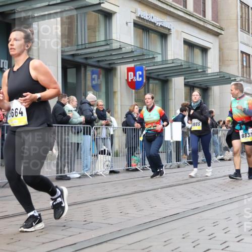 05.10.2025 - 20. swb-Marathon Bremen Strokosch-Dieckow http://msf.ph/oto/9272947 05.10.2025 11:10:44 Ziel 8865, 9245, 9264, 9273, 9664, 9822, 9823, 9836, 9837, 9948, 10183, 10415, 10614, 11158, 11257, 11318, 11395, 11544, 11560, 11578, 11580, 8865, 9245, 9264, 9273, 9664, 9822, 9823, 9836, 9837, 9948, 10183, 10415, 10614, 11158, 11257, 11318, 11395, 11544, 11560, 11578, 11580 meine-sportfotos.de