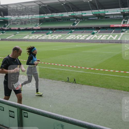 05.10.2025 - 20. swb-Marathon Bremen Michael Burmester http://msf.ph/oto/9272952 05.10.2025 12:47:43 Laufen im Stadion 265, 344, 346, 391, 442, 505, 564, 656, 770, 1205, 1526, 1635, 1642, 1646, 2360, 2472, 2482, 2613, 2643, 2656, 2872, 2939, 3061, 4215, 4255, 4291, 4313, 4966, 4988, 5656, 5831, 5918, 6804, 7070, 7170, 7176, 7492, 7900, 8013, 223, 502, 545, 609, 818, 862, 1521, 4848, 6295, 7583 meine-sportfotos.de
