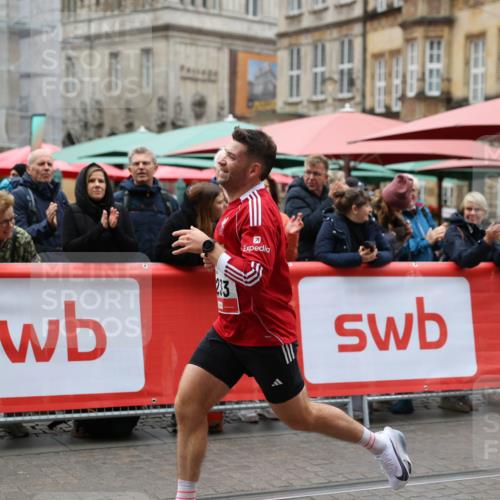05.10.2025 - 20. swb-Marathon Bremen Yannick Fuchs http://msf.ph/oto/9272965 05.10.2025 12:21:04 Ziel 1233 meine-sportfotos.de