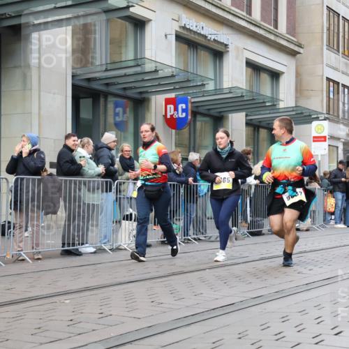 05.10.2025 - 20. swb-Marathon Bremen Strokosch-Dieckow http://msf.ph/oto/9272970 05.10.2025 11:10:45 Ziel 8865, 9245, 9264, 9273, 9479, 9664, 9822, 9823, 9836, 9837, 9948, 10183, 10415, 10614, 11158, 11257, 11318, 11395, 11544, 11560, 11568, 11578, 11580, 8865, 9245, 9264, 9273, 9479, 9664, 9822, 9823, 9836, 9837, 9948, 10183, 10415, 10614, 11158, 11257, 11318, 11395, 11544, 11560, 11568, 11578, 11580 meine-sportfotos.de