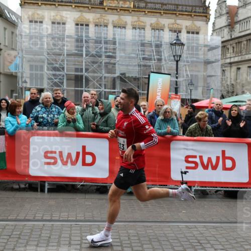 05.10.2025 - 20. swb-Marathon Bremen Yannick Fuchs http://msf.ph/oto/9272990 05.10.2025 12:21:04 Ziel 1233 meine-sportfotos.de