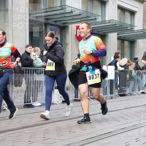 05.10.2025 - 20. swb-Marathon Bremen Strokosch-Dieckow http://msf.ph/oto/9272992 05.10.2025 11:10:46 Ziel 8865, 9245, 9264, 9273, 9479, 9664, 9822, 9823, 9836, 9837, 9948, 10183, 10415, 10614, 11158, 11257, 11395, 11560, 11568, 11578, 11580, 8865, 9245, 9264, 9273, 9479, 9664, 9822, 9823, 9836, 9837, 9948, 10183, 10415, 10614, 11158, 11257, 11395, 11560, 11568, 11578, 11580 meine-sportfotos.de