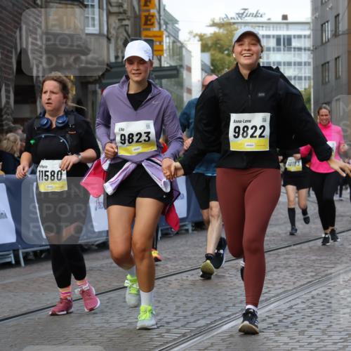 05.10.2025 - 20. swb-Marathon Bremen Strokosch-Dieckow http://msf.ph/oto/9273002 05.10.2025 11:11:10 Ziel 8865, 9245, 9264, 9273, 9479, 9664, 9822, 9823, 9836, 9837, 9948, 10183, 10614, 11158, 11257, 11568, 11578, 11580 meine-sportfotos.de