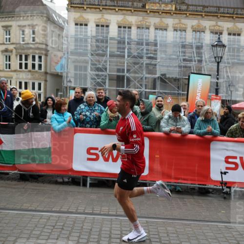 05.10.2025 - 20. swb-Marathon Bremen Yannick Fuchs http://msf.ph/oto/9273008 05.10.2025 12:21:04 Ziel 1233 meine-sportfotos.de