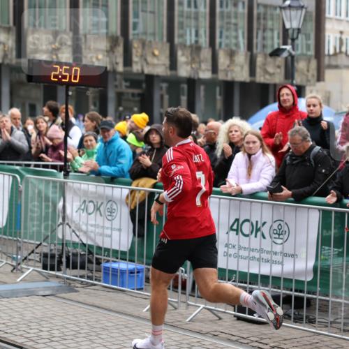 05.10.2025 - 20. swb-Marathon Bremen Yannick Fuchs http://msf.ph/oto/9273011 05.10.2025 12:21:06 Ziel 282, 1233 meine-sportfotos.de