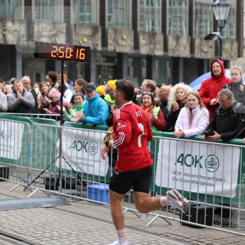 05.10.2025 - 20. swb-Marathon Bremen Yannick Fuchs http://msf.ph/oto/9273023 05.10.2025 12:21:06 Ziel 282, 1233 meine-sportfotos.de