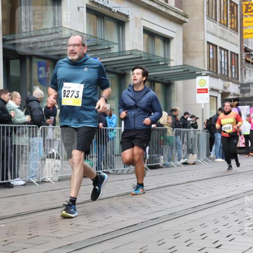 05.10.2025 - 20. swb-Marathon Bremen Strokosch-Dieckow http://msf.ph/oto/9273026 05.10.2025 11:10:51 Ziel 8865, 9011, 9245, 9264, 9273, 9386, 9479, 9664, 9822, 9823, 9836, 9837, 9948, 10183, 10415, 10614, 11158, 11257, 11395, 11560, 11568, 11578, 11580, 8865, 9011, 9245, 9264, 9273, 9386, 9479, 9664, 9822, 9823, 9836, 9837, 9948, 10183, 10415, 10614, 11158, 11257, 11395, 11560, 11568, 11578, 11580 meine-sportfotos.de
