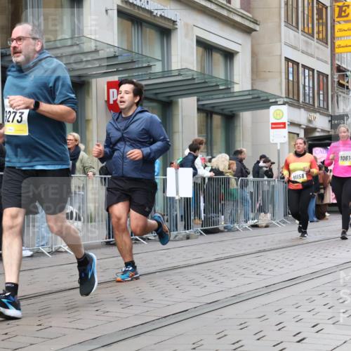 05.10.2025 - 20. swb-Marathon Bremen Strokosch-Dieckow http://msf.ph/oto/9273036 05.10.2025 11:10:51 Ziel 8865, 9011, 9245, 9264, 9273, 9386, 9479, 9664, 9822, 9823, 9836, 9837, 9948, 10183, 10415, 10614, 11158, 11257, 11395, 11560, 11568, 11578, 11580, 8865, 9011, 9245, 9264, 9273, 9386, 9479, 9664, 9822, 9823, 9836, 9837, 9948, 10183, 10415, 10614, 11158, 11257, 11395, 11560, 11568, 11578, 11580 meine-sportfotos.de