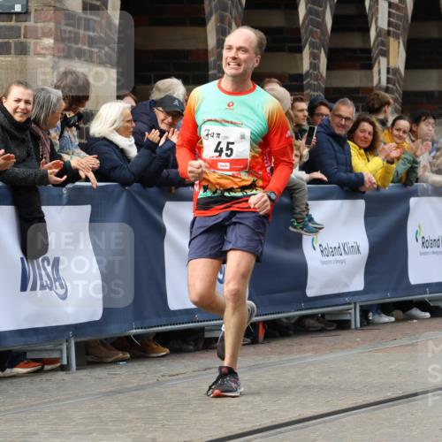 05.10.2025 - 20. swb-Marathon Bremen Strokosch-Dieckow http://msf.ph/oto/9273039 05.10.2025 13:03:04 Ziel 45, 2036, 2141, 2939, 4629, 7675 meine-sportfotos.de
