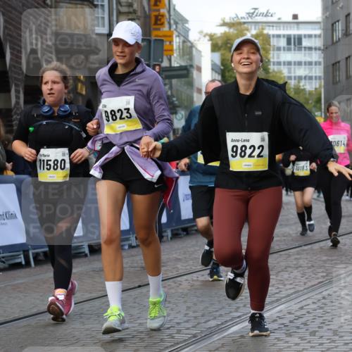 05.10.2025 - 20. swb-Marathon Bremen Strokosch-Dieckow http://msf.ph/oto/9273045 05.10.2025 11:11:11 Ziel 8865, 9245, 9264, 9273, 9479, 9822, 9823, 9836, 9837, 9948, 10183, 10614, 11158, 11257, 11568, 11578, 11580 meine-sportfotos.de
