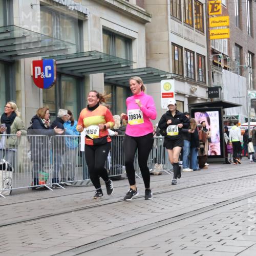 05.10.2025 - 20. swb-Marathon Bremen Strokosch-Dieckow http://msf.ph/oto/9273050 05.10.2025 11:10:53 Ziel 8865, 9011, 9245, 9264, 9273, 9386, 9479, 9664, 9822, 9823, 9836, 9837, 9948, 10183, 10415, 10614, 11158, 11257, 11395, 11560, 11568, 11578, 11580, 8865, 9011, 9245, 9264, 9273, 9386, 9479, 9664, 9822, 9823, 9836, 9837, 9948, 10183, 10415, 10614, 11158, 11257, 11395, 11560, 11568, 11578, 11580 meine-sportfotos.de
