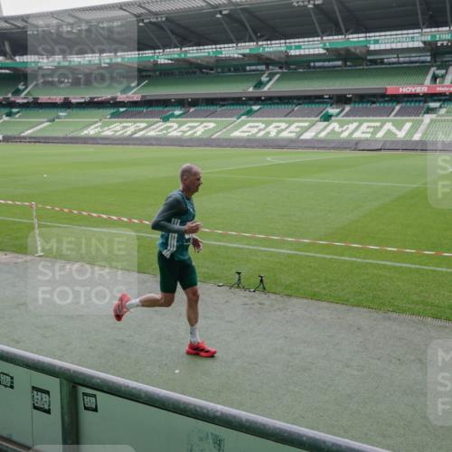 05.10.2025 - 20. swb-Marathon Bremen Michael Burmester http://msf.ph/oto/9273073 05.10.2025 12:47:56 Laufen im Stadion 344, 346, 442, 564, 656, 770, 1205, 1370, 1526, 1607, 1642, 1646, 2241, 2360, 2472, 2482, 2613, 2643, 2656, 2872, 3061, 3768, 4215, 4255, 4291, 4313, 5264, 5656, 5831, 5918, 6804, 7070, 7170, 7176, 7492, 7735, 7831, 7900, 8013, 8729, 223, 265, 391, 502, 505, 545, 862, 1635, 2939, 4966, 4988, 6295 meine-sportfotos.de