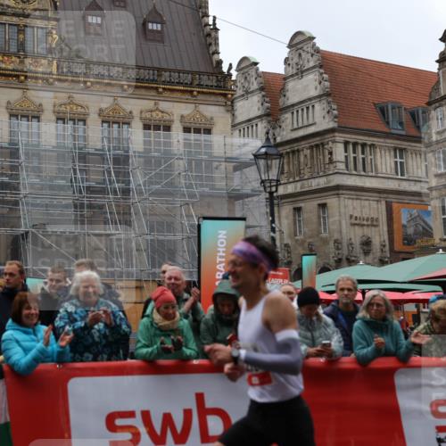 05.10.2025 - 20. swb-Marathon Bremen Yannick Fuchs http://msf.ph/oto/9273076 05.10.2025 12:21:09 Ziel 282, 1233 meine-sportfotos.de