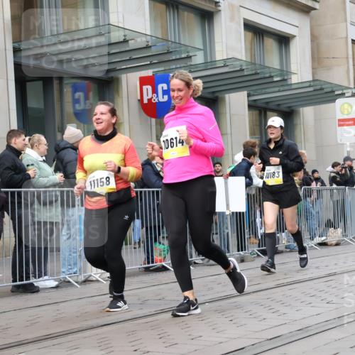 05.10.2025 - 20. swb-Marathon Bremen Strokosch-Dieckow http://msf.ph/oto/9273080 05.10.2025 11:10:54 Ziel 8865, 9011, 9245, 9264, 9273, 9386, 9479, 9664, 9822, 9823, 9836, 9837, 9948, 10183, 10415, 10614, 11158, 11257, 11395, 11568, 11578, 11580, 8865, 9011, 9245, 9264, 9273, 9386, 9479, 9664, 9822, 9823, 9836, 9837, 9948, 10183, 10415, 10614, 11158, 11257, 11395, 11568, 11578, 11580 meine-sportfotos.de