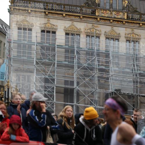 05.10.2025 - 20. swb-Marathon Bremen Yannick Fuchs http://msf.ph/oto/9273102 05.10.2025 12:21:09 Ziel 282, 1233 meine-sportfotos.de