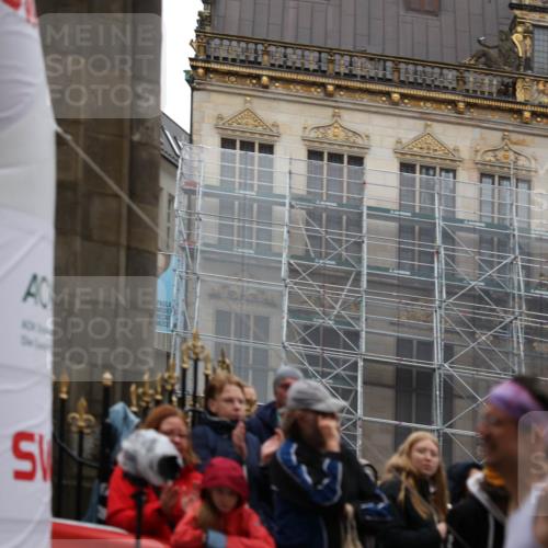 05.10.2025 - 20. swb-Marathon Bremen Yannick Fuchs http://msf.ph/oto/9273109 05.10.2025 12:21:09 Ziel 282, 1233 meine-sportfotos.de