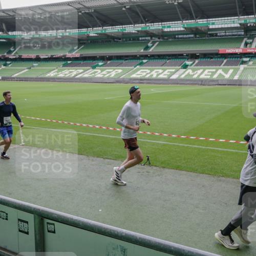 05.10.2025 - 20. swb-Marathon Bremen Michael Burmester http://msf.ph/oto/9273110 05.10.2025 12:48:01 Laufen im Stadion 344, 346, 442, 564, 656, 770, 1205, 1370, 1526, 1607, 1642, 1646, 2241, 2360, 2472, 2482, 2613, 2643, 2656, 2872, 3061, 3768, 4215, 4255, 4291, 4313, 4353, 5264, 5656, 5831, 5918, 6804, 7070, 7170, 7176, 7492, 7735, 7831, 7900, 8729, 265, 391, 505, 1635, 2939, 4966, 4988, 8013 meine-sportfotos.de