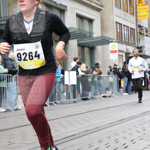 05.10.2025 - 20. swb-Marathon Bremen Strokosch-Dieckow http://msf.ph/oto/9273115 05.10.2025 11:10:56 Ziel 8865, 9011, 9245, 9264, 9273, 9386, 9479, 9664, 9822, 9823, 9836, 9837, 9948, 10183, 10614, 11083, 11158, 11257, 11395, 11568, 11578, 11580, 8865, 9011, 9245, 9264, 9273, 9386, 9479, 9664, 9822, 9823, 9836, 9837, 9948, 10183, 10614, 11083, 11158, 11257, 11395, 11568, 11578, 11580 meine-sportfotos.de