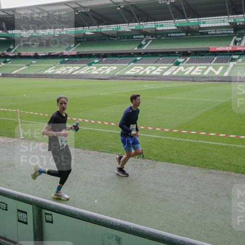 05.10.2025 - 20. swb-Marathon Bremen Michael Burmester http://msf.ph/oto/9273125 05.10.2025 12:48:02 Laufen im Stadion 344, 346, 442, 564, 656, 770, 1205, 1370, 1526, 1607, 1642, 1646, 2241, 2360, 2472, 2482, 2613, 2643, 2656, 2872, 3061, 3768, 4215, 4255, 4291, 4313, 4353, 5264, 5656, 5831, 5918, 6804, 7070, 7170, 7176, 7492, 7735, 7831, 7900, 8729, 8932, 265, 391, 505, 1635, 2939, 4966, 4988, 8013 meine-sportfotos.de