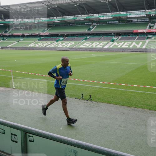 05.10.2025 - 20. swb-Marathon Bremen Michael Burmester http://msf.ph/oto/9273145 05.10.2025 12:48:04 Laufen im Stadion 344, 346, 442, 564, 656, 770, 1205, 1370, 1526, 1607, 1642, 1646, 2241, 2360, 2472, 2482, 2613, 2643, 2656, 2872, 3061, 3324, 3768, 4215, 4255, 4291, 4313, 4353, 5264, 5656, 5831, 5918, 6804, 7070, 7170, 7176, 7492, 7735, 7831, 7900, 8729, 8932, 265, 391, 505, 1635, 2939, 4966, 4988, 5831, 7170, 8013 meine-sportfotos.de