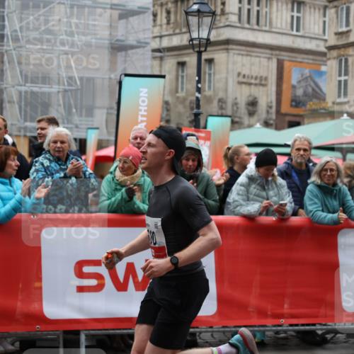 05.10.2025 - 20. swb-Marathon Bremen Yannick Fuchs http://msf.ph/oto/9273154 05.10.2025 12:21:29 Ziel 680 meine-sportfotos.de