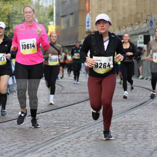 05.10.2025 - 20. swb-Marathon Bremen Strokosch-Dieckow http://msf.ph/oto/9273155 05.10.2025 11:11:12 Ziel 8865, 9011, 9245, 9264, 9273, 9386, 9479, 9822, 9823, 9836, 9837, 10183, 10614, 11158, 11568, 11578, 11580 meine-sportfotos.de